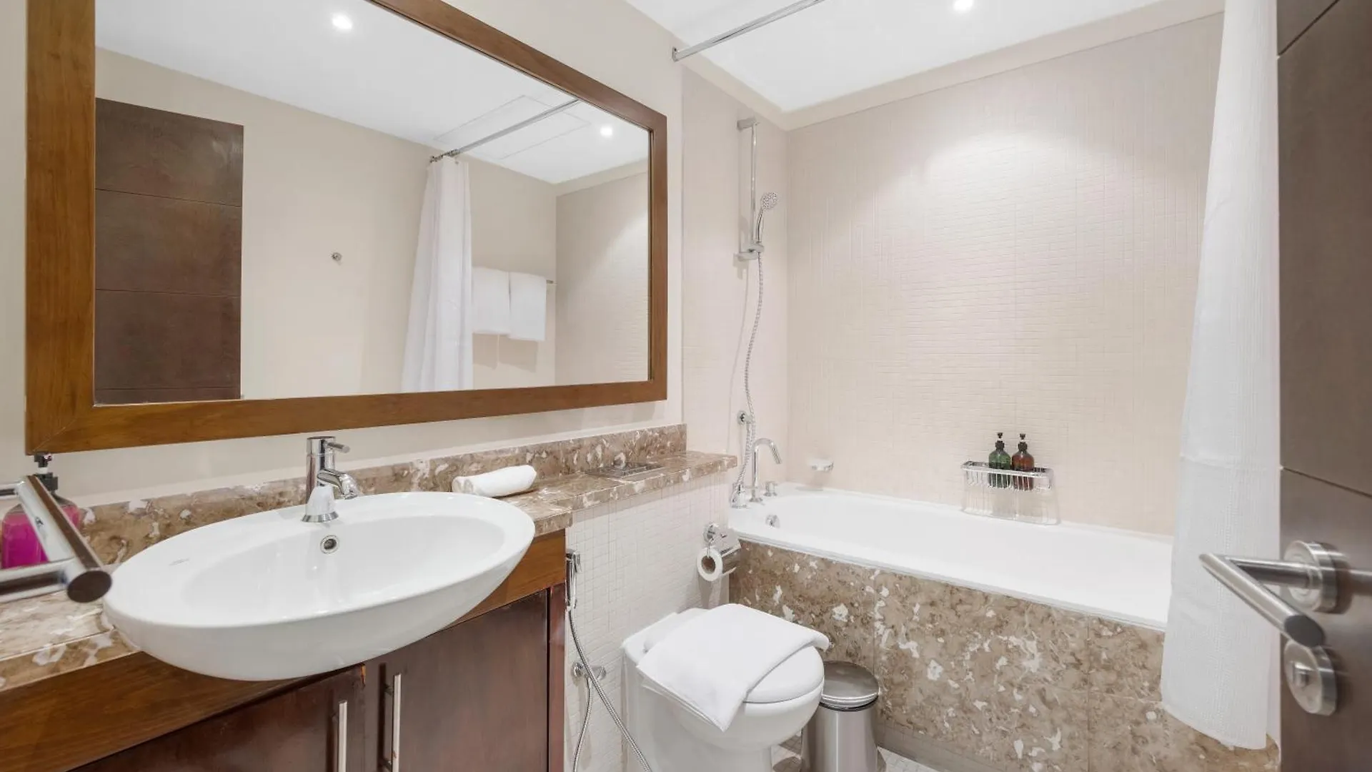 Durrani Homes - The Luxe Retreat 4Br Podium Villa With Private Jacuzzi And Burj Khalifa View Dubai Apartment