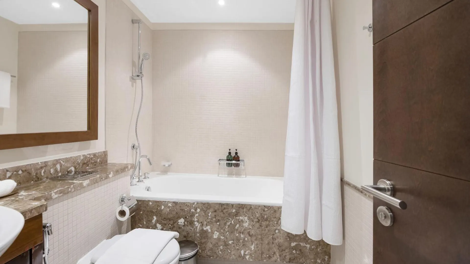 Apartment Durrani Homes - The Luxe Retreat 4Br Podium Villa With Private Jacuzzi And Burj Khalifa View Dubai