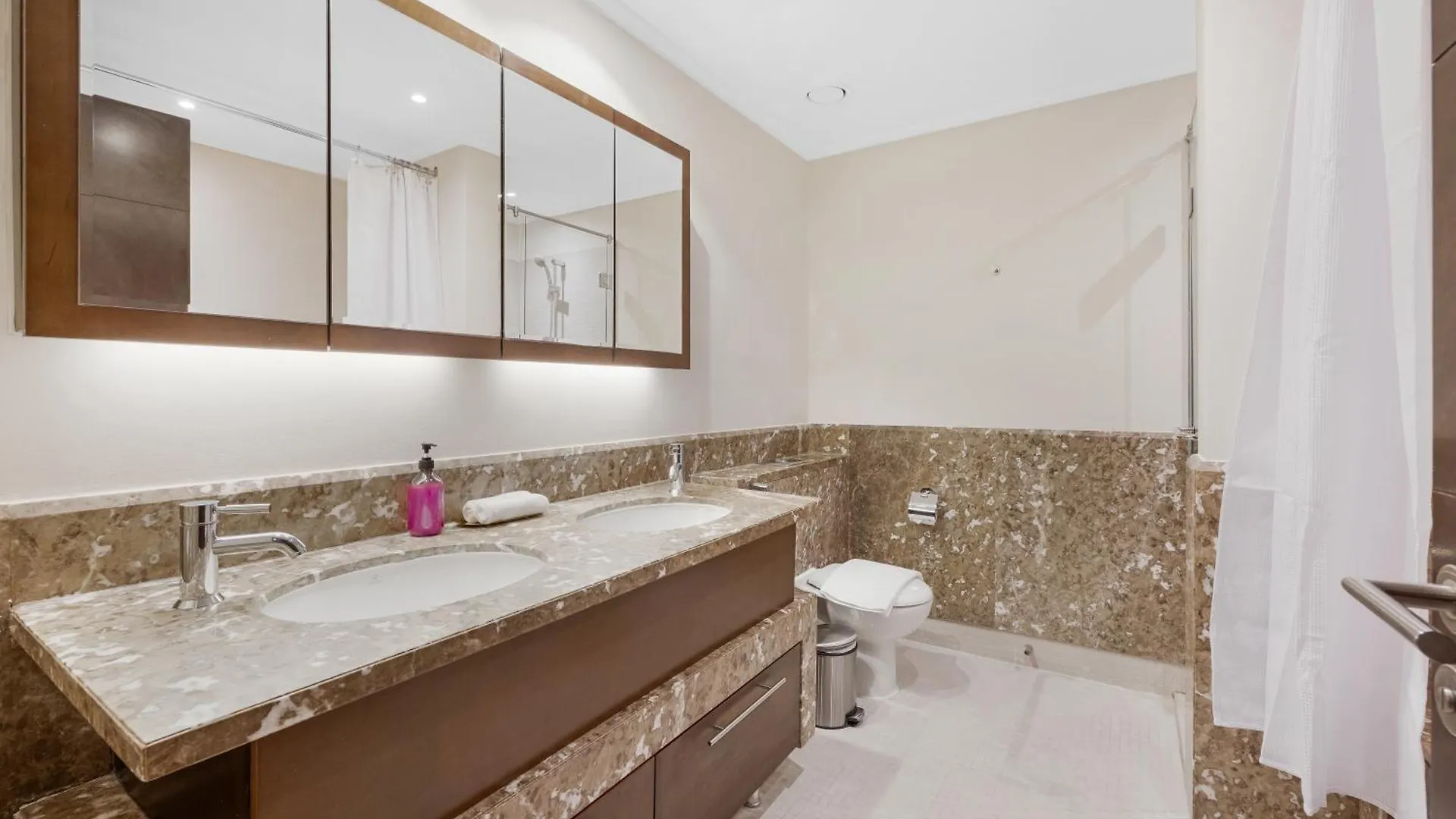 Apartment Durrani Homes - The Luxe Retreat 4Br Podium Villa With Private Jacuzzi And Burj Khalifa View Dubai United Arab Emirates